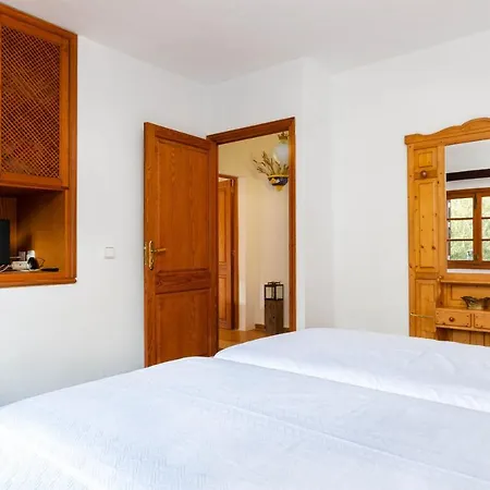Yourhouse Jaume, Quiet With Private Pool In